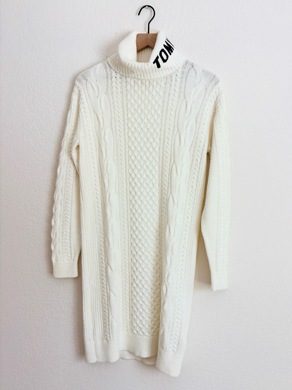 Tommy Hilfiger Cream Cable-Knit Turtleneck Sweater
